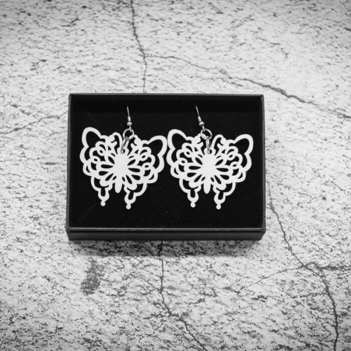Hentosiipi Korvakorut Hentosiipi Korvakorut