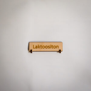 Laktoositon__allergia_kyltti_aihkidesign